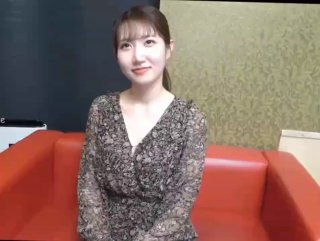 新来的妹子黑丝诱惑露脸大秀直播，风骚的翘臀撅着屁股掰开逼逼给狼友看，精心修剪的逼毛，自慰逼逼呻吟可射